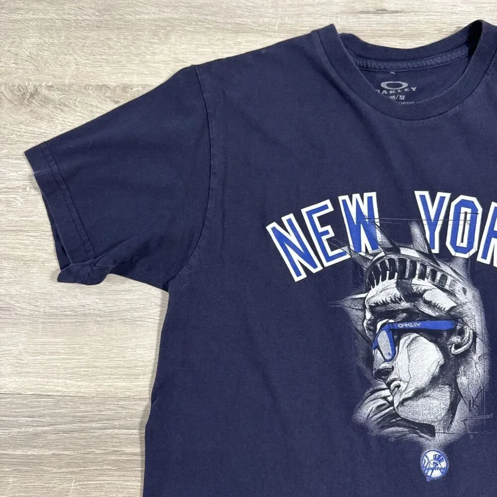 New York Yankees Shirt Oakley Men's Blue Medium Statue Of Liberty MLB Tee